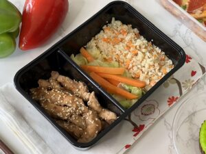 Sesame Chicken, Misono Vegetables with Cauli-Rice 800x600